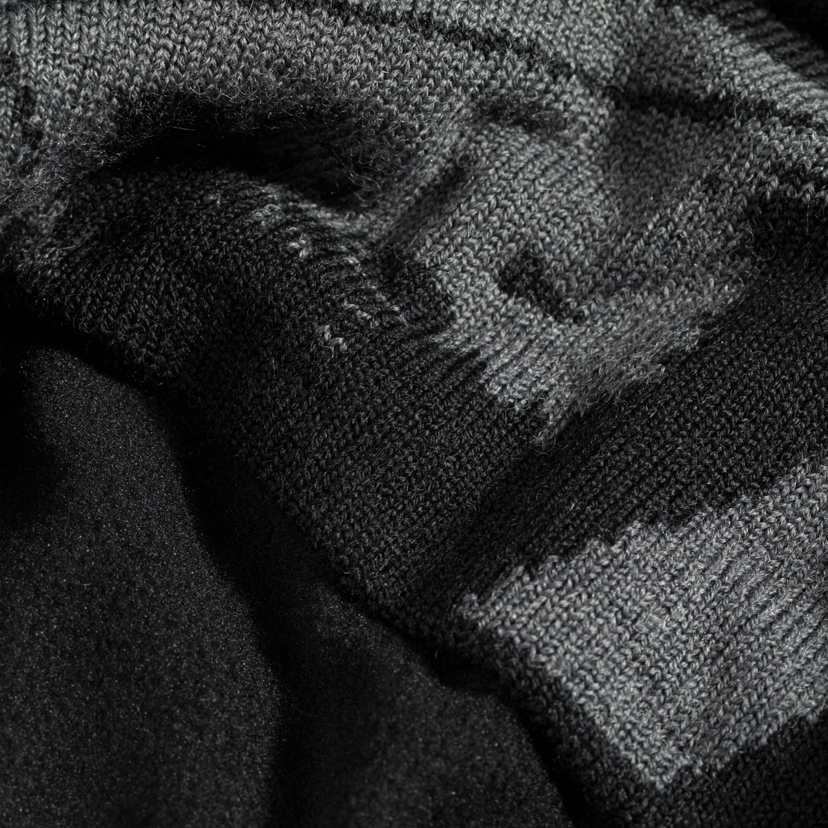 Emblemo Merino Beanie — Black